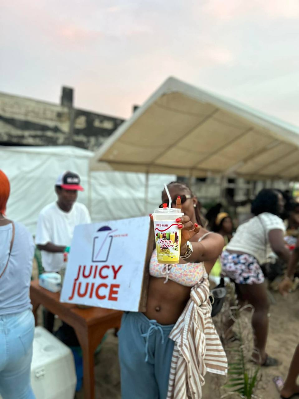 Juicy Juice pop-up stand customer moment